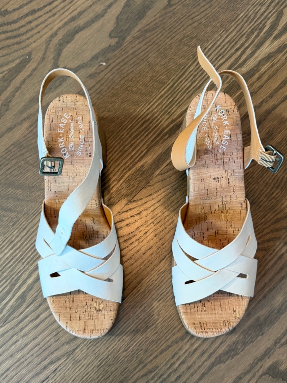 Women's Cream Cross‑Strap Chunky Heel Sandals - Picture 3 of 8